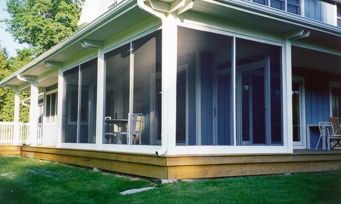 Screened porch with patio furniture